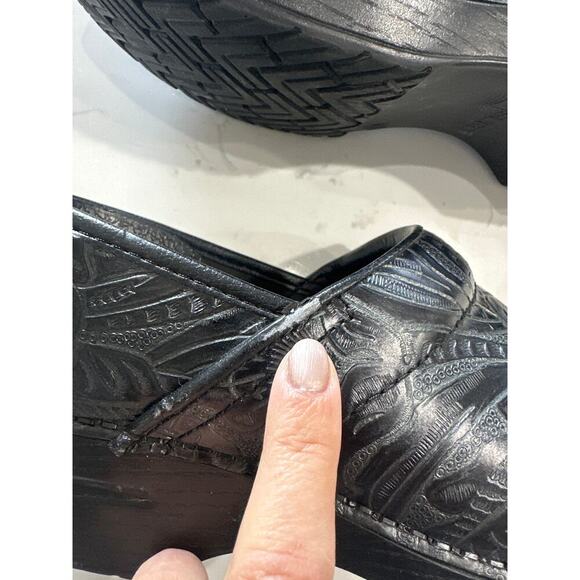 Dansko Women’s Professional Black Tooled Leather Clog, size 40, EUC - Picture 2 of 7